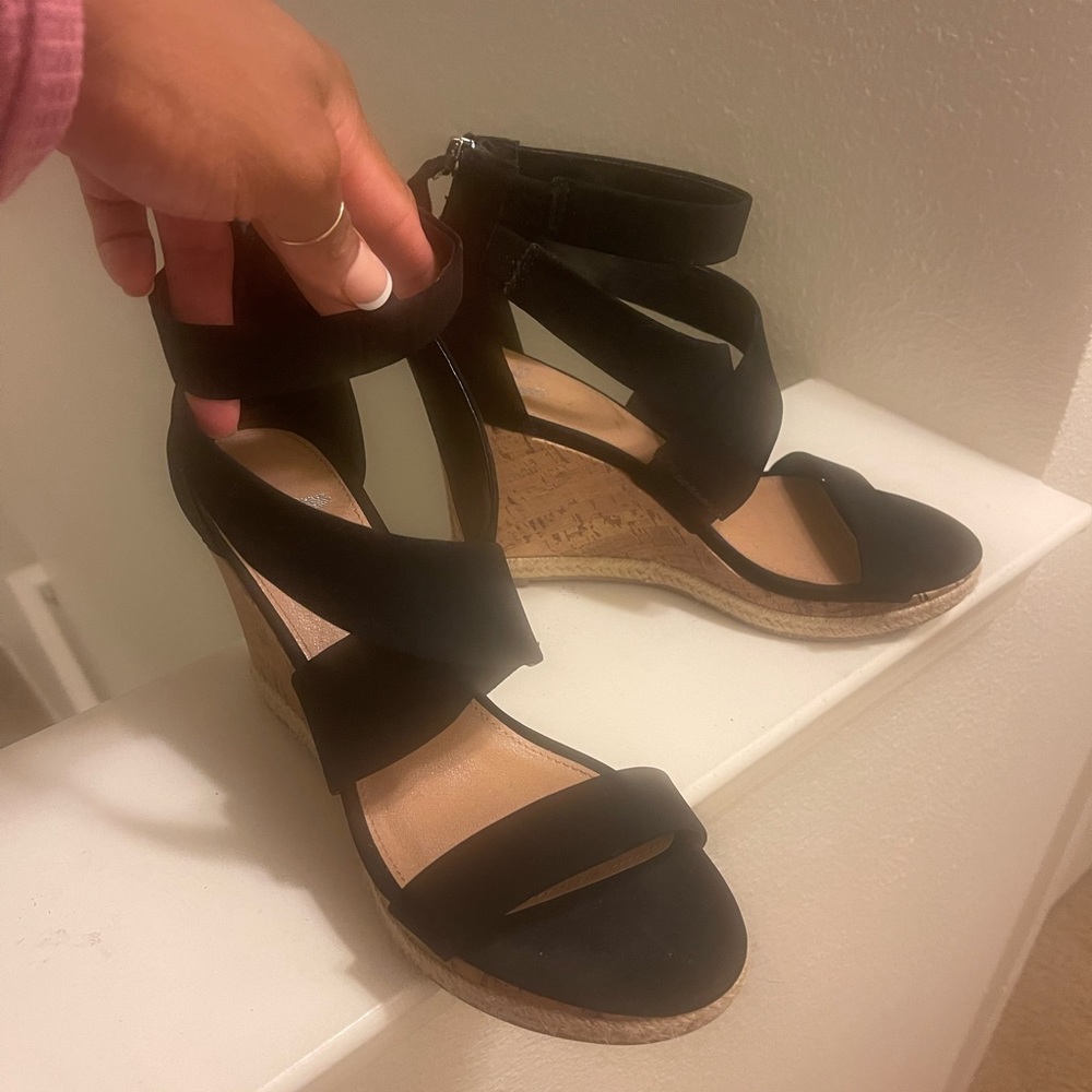 💕2 for $15💕 Wedge strappy sandals Size 9